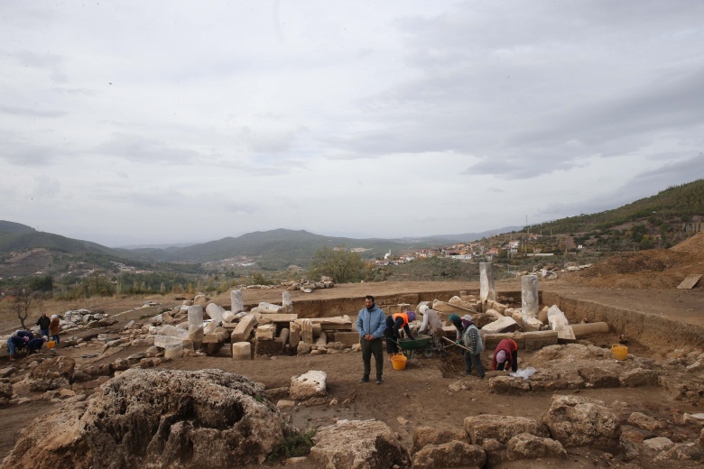 Muğla'nın Kavaklıdere ilçesindeki Hyllarima Antik Kenti'nde arkeoloji kazıları sürüyor