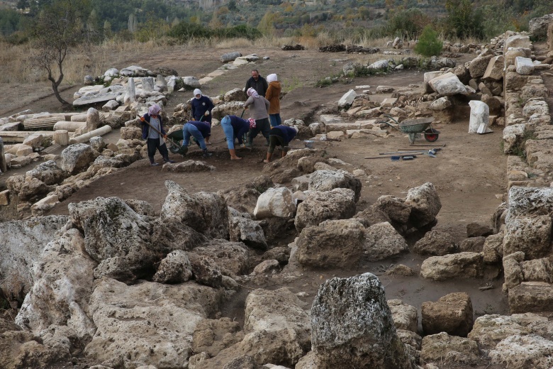 Muğla'nın Kavaklıdere ilçesindeki Hyllarima Antik Kenti'nde arkeoloji kazıları sürüyor