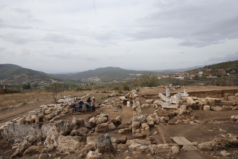 Muğla'nın Kavaklıdere ilçesindeki Hyllarima Antik Kenti'nde arkeoloji kazıları sürüyor