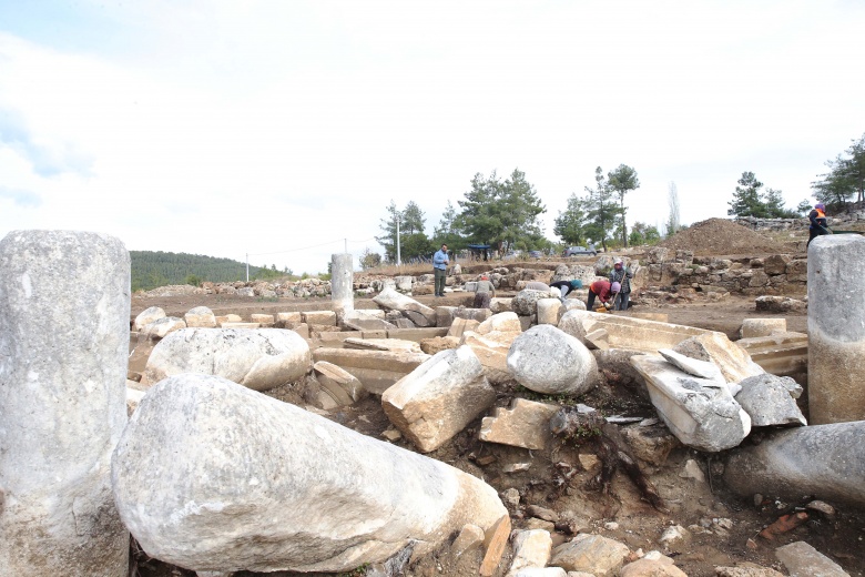 Muğla'nın Kavaklıdere ilçesindeki Hyllarima Antik Kenti'nde arkeoloji kazıları sürüyor