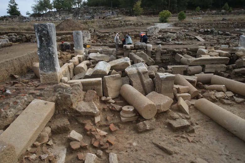 Muğla'nın Kavaklıdere ilçesindeki Hyllarima Antik Kenti'nde arkeoloji kazıları sürüyor