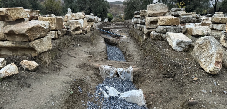 Stratonikeia arkeoloji kazısında tiyatro kısmında da antik kanalizasyon sistemi bulundu