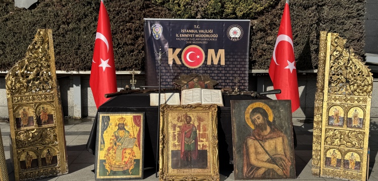 İstanbul'daki tarihi eser kaçakçılığı operasyonunda sikke ve ikonalar yakalandı