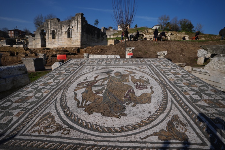 Düzce'de  Prusias Ad Hypium arkeoloji kazılarında 3 antik eser daha bulundu