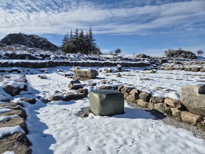 Hattuşa Antik kenti'nden kar ve sis manzaraları