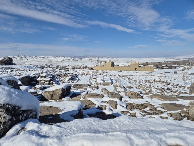 Hattuşa Antik kenti'nden kar ve sis manzaraları