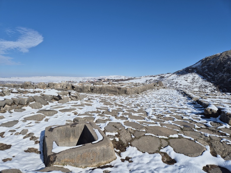 Hattuşa Antik kenti'nden kar ve sis manzaraları