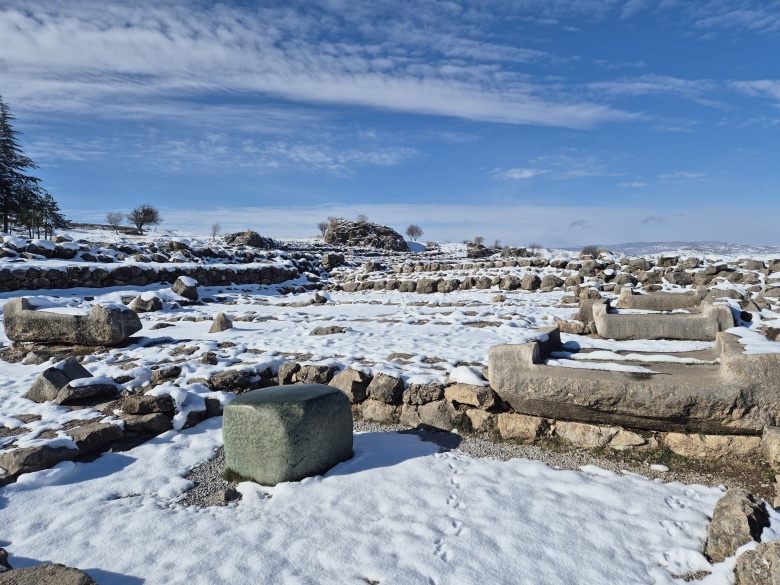 Hattuşa Antik kenti'nden kar ve sis manzaraları