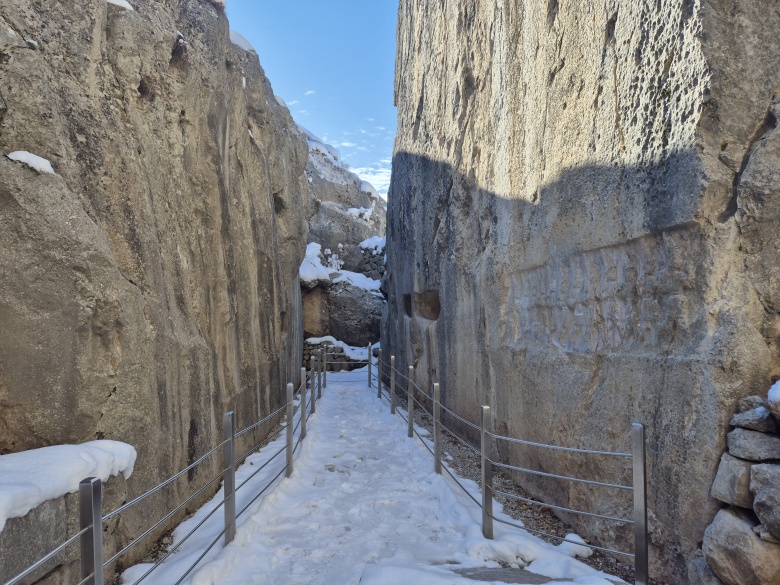 Hattuşa Antik kenti'nden kar ve sis manzaraları