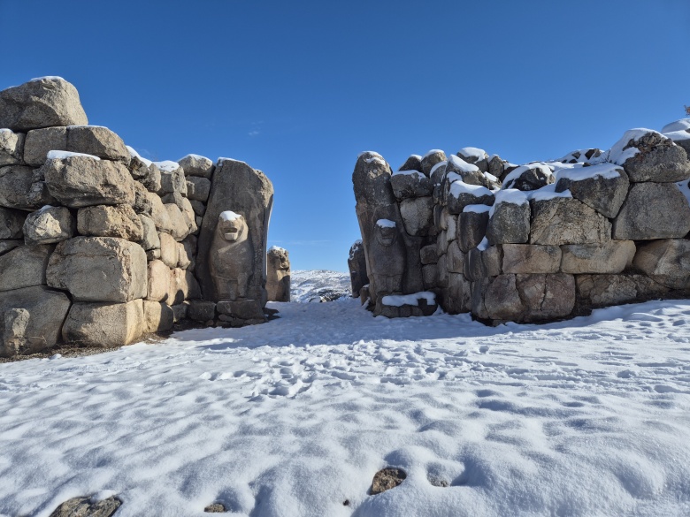 Hattuşa Antik kenti'nden kar ve sis manzaraları