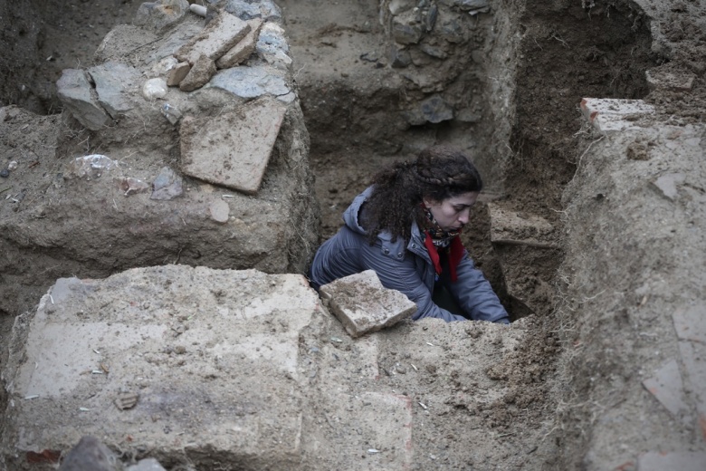 Hisardere Nekropolünden çıkarılan lahit ve mezar tipleri alanda sergilenecek