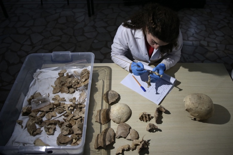 Hisardere Nekropolünden çıkarılan lahit ve mezar tipleri alanda sergilenecek