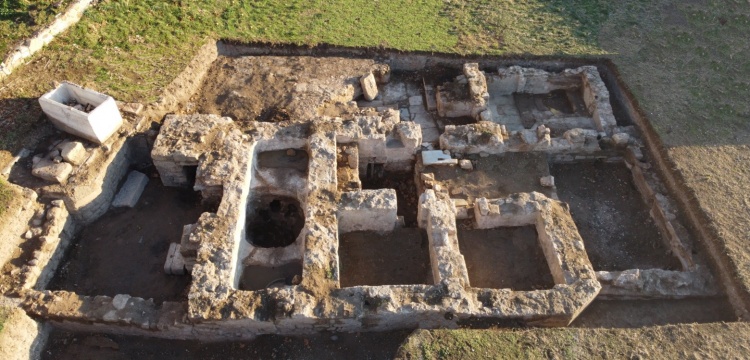 Bozcaada Kalesi'nde Köprülü Mehmed Paşa’nın yaptırdığı kale hamamı bulundu