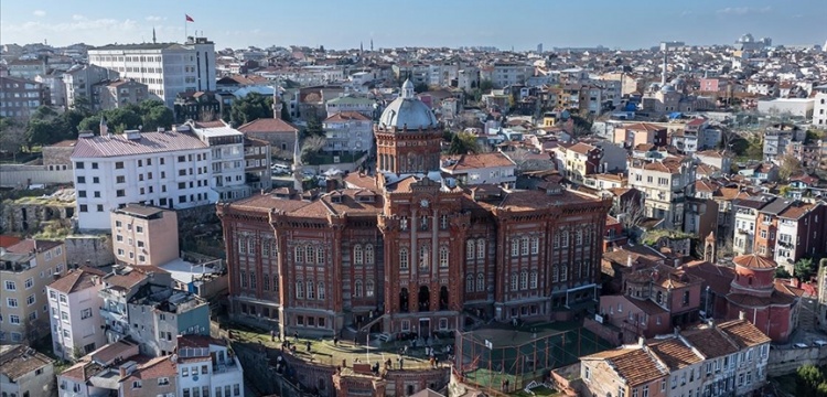 Fener Rum Ortaokulu ve Lisesi binası kermesi için ziyarete açıldı