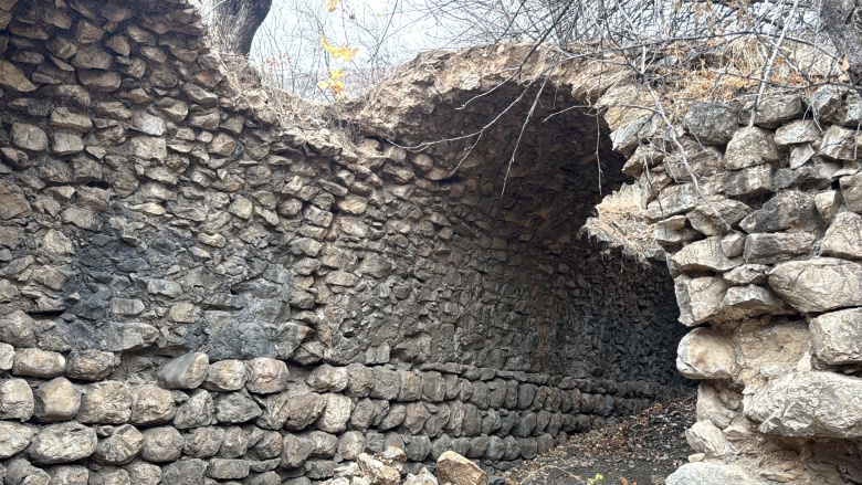 Kayıp 750 yıllık Selçuklu hanı ve tarihi köprü Nemrut Dağı eteklerinde bulundu