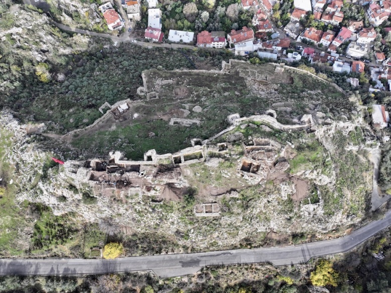 Fethiye Kalesi'nde arkeoloji kazıları sürüyor