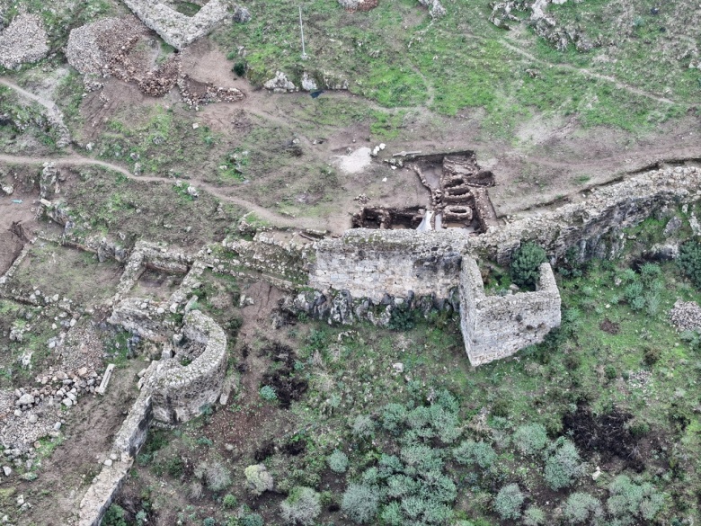 Fethiye Kalesi'nde arkeoloji kazıları sürüyor