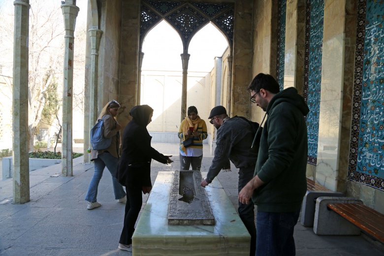 Saib-i Tebrizi’nin anıt mezarı