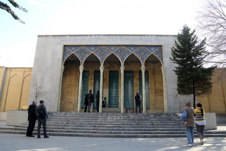 Saib-i Tebrizi’nin anıt mezarı