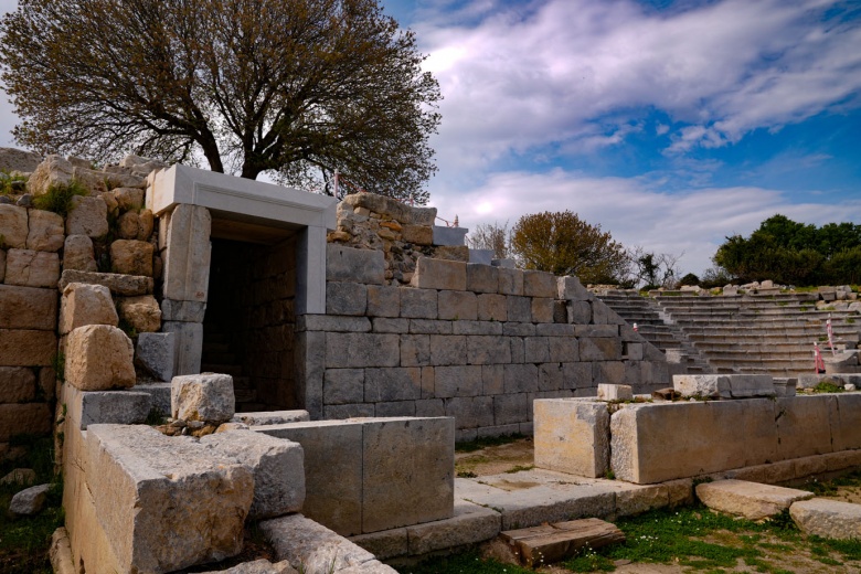 Teos Antik Kenti'ndeki Dionysos tapınağı restore ediliyor