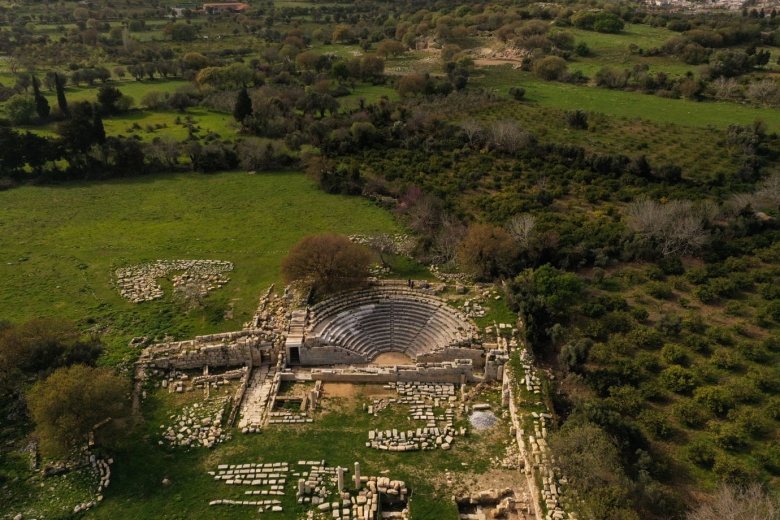 Teos Antik Kenti'ndeki Dionysos tapınağı restore ediliyor