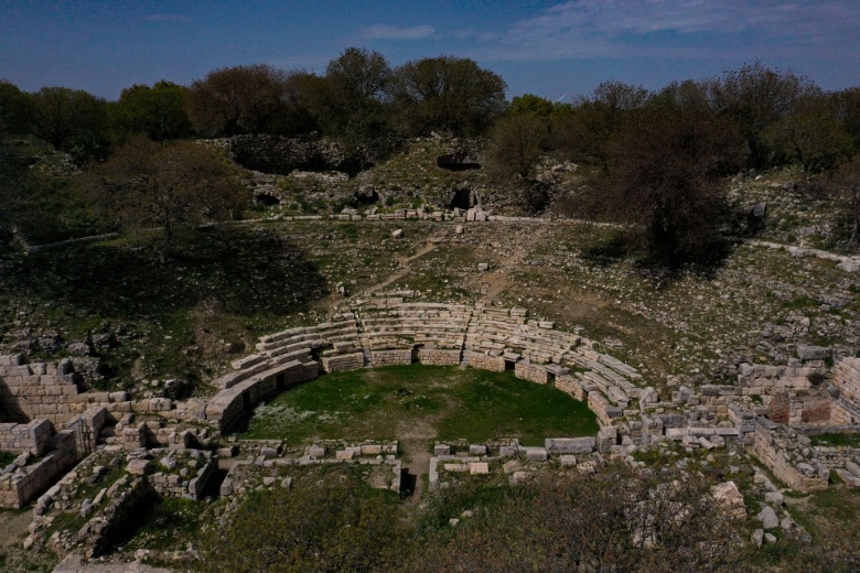 Teos Antik Kenti'ndeki Dionysos tapınağı restore ediliyor