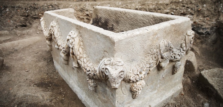 Stratonikeia Antik Kentinde Girlandlı Lahit Ortaya Çıkarıldı
