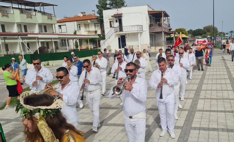 Edremit’te, Antandros Antik Fest coşkusunun ilk gününden renkli manzaralar