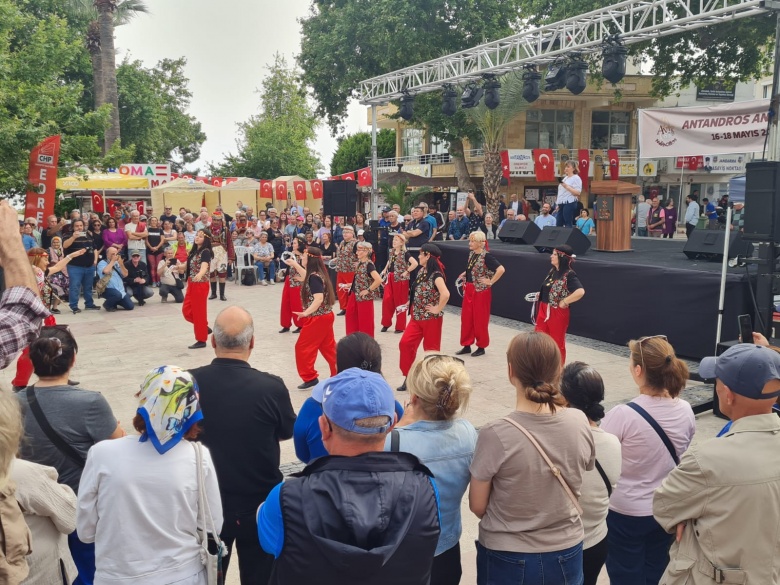 Edremit’te, Antandros Antik Fest coşkusunun ilk gününden renkli manzaralar