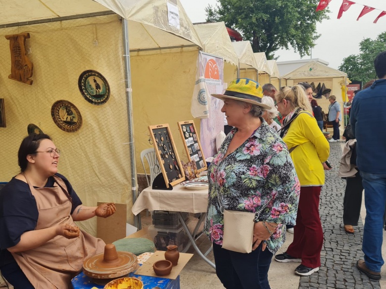 Edremit’te, Antandros Antik Fest coşkusunun ilk gününden renkli manzaralar