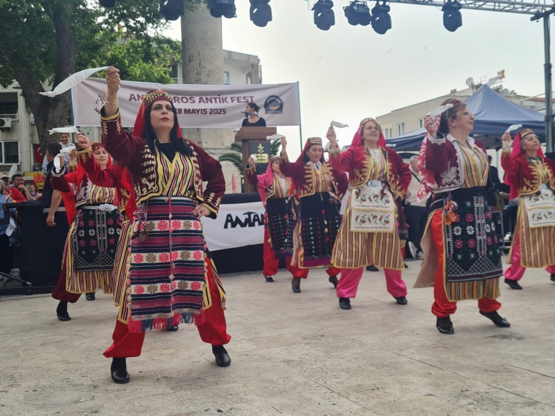 Edremit’te, Antandros Antik Fest coşkusunun ilk gününden renkli manzaralar