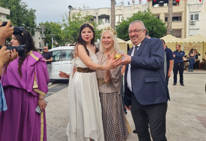 Edremit’te, Antandros Antik Fest coşkusunun ilk gününden renkli manzaralar