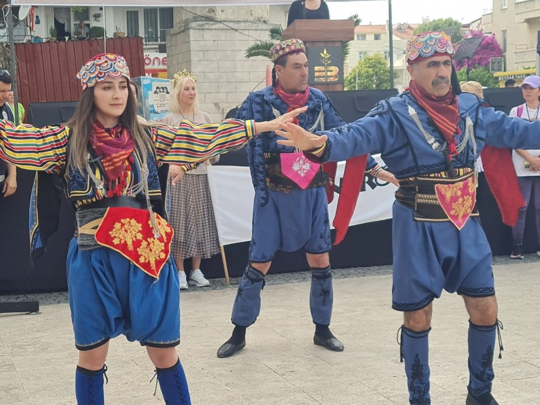 Edremit’te, Antandros Antik Fest coşkusunun ilk gününden renkli manzaralar