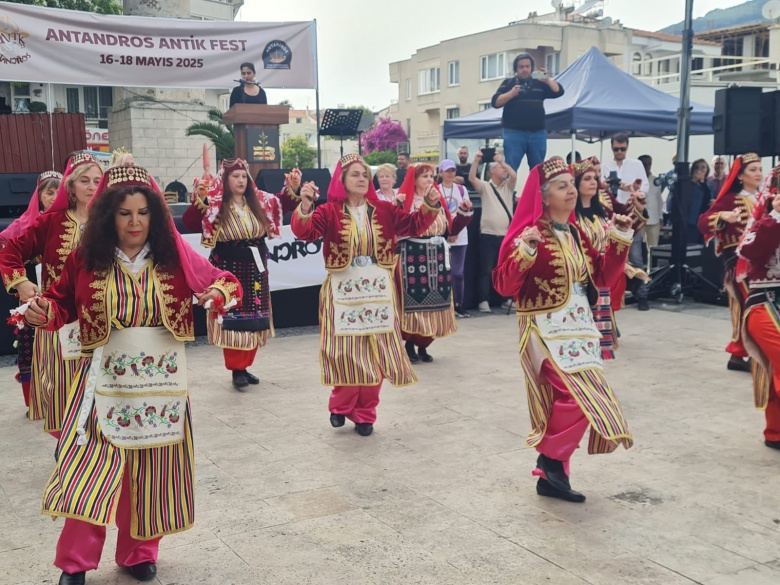 Edremit’te, Antandros Antik Fest coşkusunun ilk gününden renkli manzaralar
