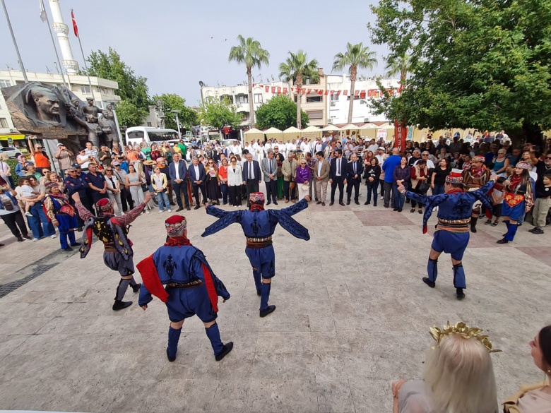 Edremit’te, Antandros Antik Fest coşkusunun ilk gününden renkli manzaralar