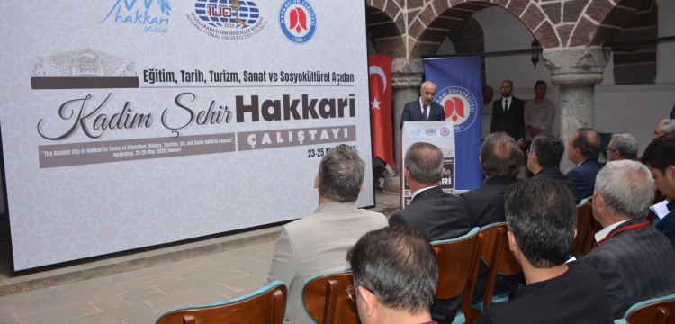 Hakkari'de Kadim Şehir Hakkari Çalıştayı yapıldı