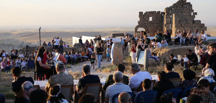 Zerzevan Kalesi'nde "Yıldızlar Altında Bilim ve Sanat" etkinliği düzenlendi