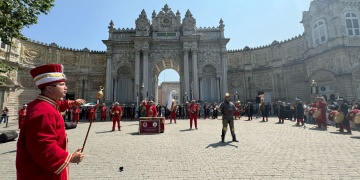 Mehteran Birliği yaz dönemi gösterileri Dolmabahçede başladı