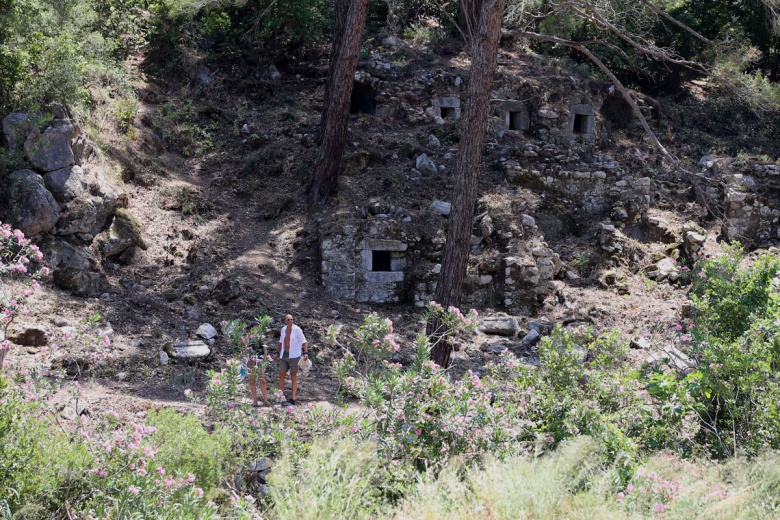 Olimpos Antik Kenti kaya mezarları ziyarete açıldı