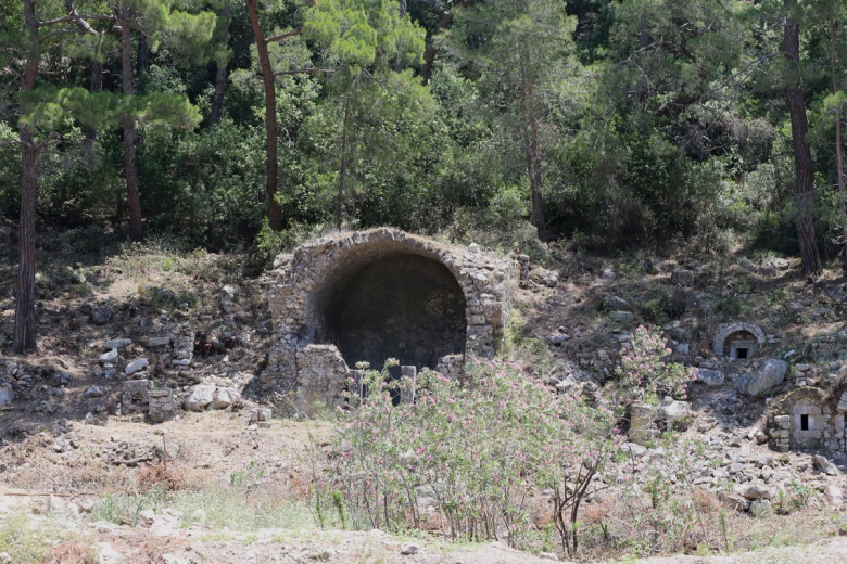 Olimpos Antik Kenti kaya mezarları ziyarete açıldı