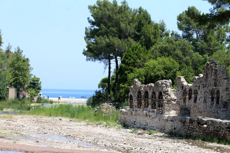 Olimpos Antik Kenti kaya mezarları ziyarete açıldı