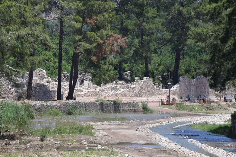 Olimpos Antik Kenti kaya mezarları ziyarete açıldı