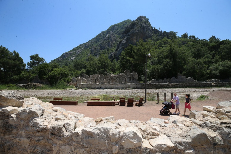 Olimpos Antik Kenti kaya mezarları ziyarete açıldı