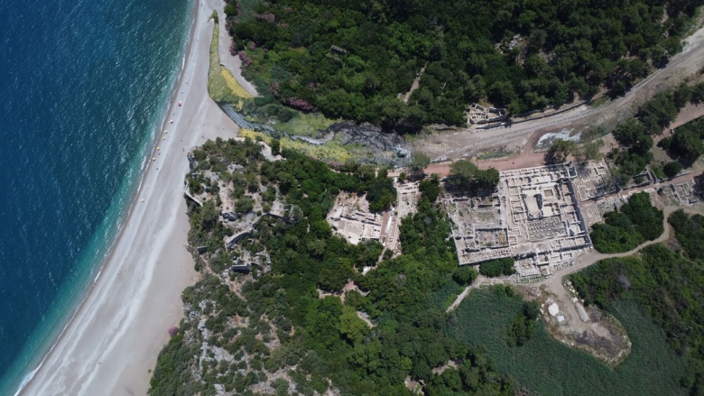 Olimpos Antik Kenti kaya mezarları ziyarete açıldı