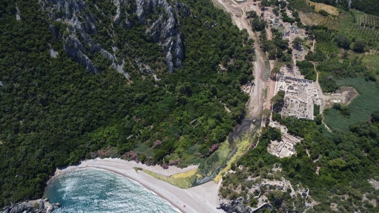 Olimpos Antik Kenti kaya mezarları ziyarete açıldı