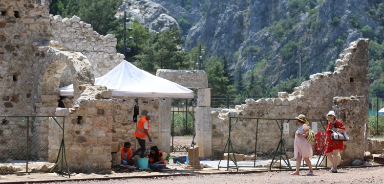 Olympos Antik Kenti'nde yeni mozaikler bulundu