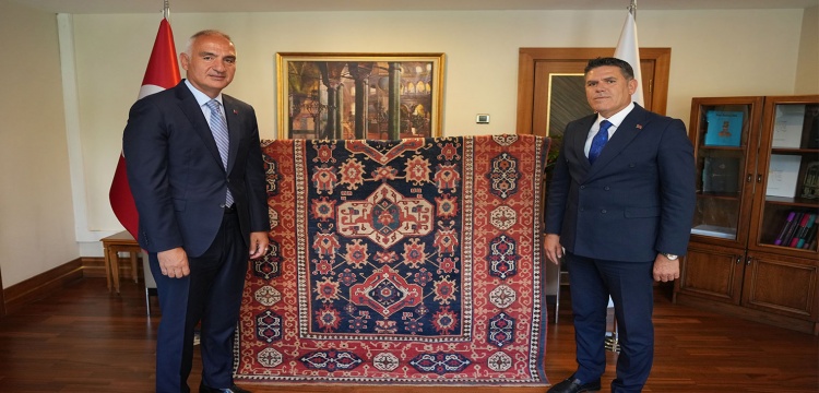 Uşak Halısı 30 Yıl Sonra Ana Vatanına Döndü