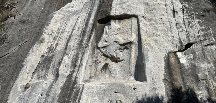 İzmirdeki Hitit Mirası Karabel Kaya Anıtının Yardım Çığlığı duyulmayı bekliyor