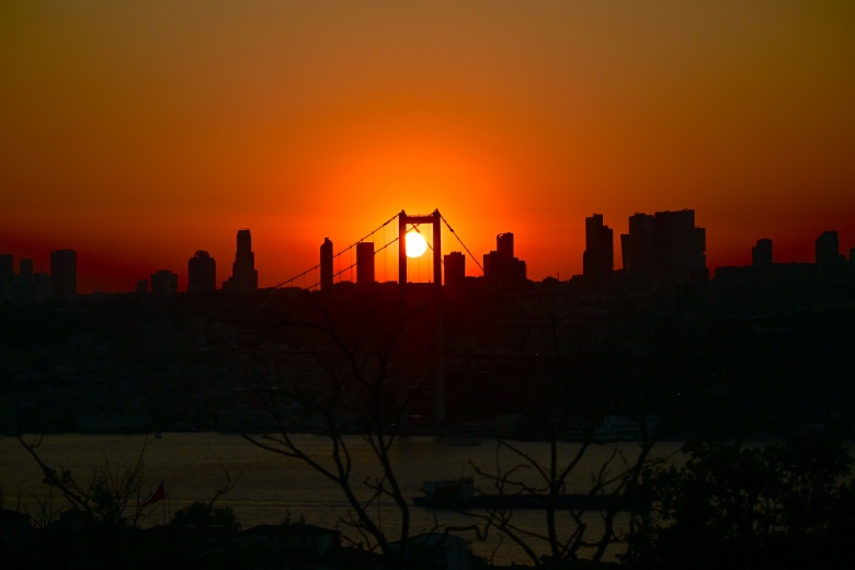 İstanbul'da gün batımı bile artık çirkinlik abidesi oldu: Kentin silüeti artık böyle!