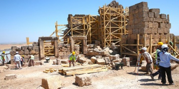 Diyarbakırın Çınar İlçesindeki Zerzevan Kalesinin restorasyonuna başlandı